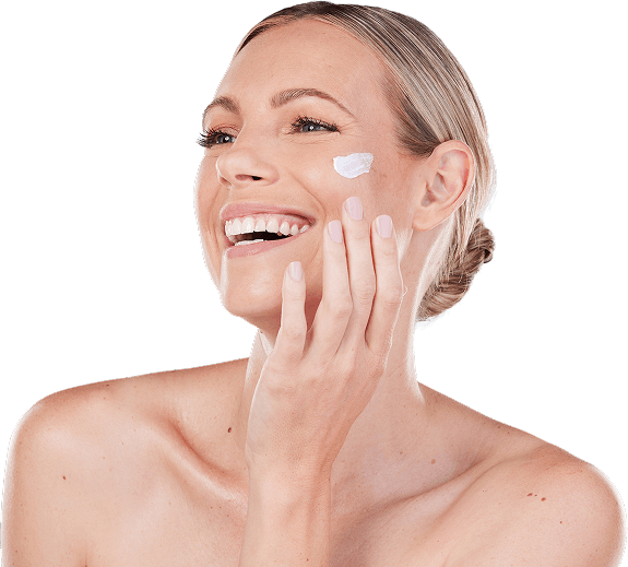 Kvinna som applicerar Neocell Renewing Cream